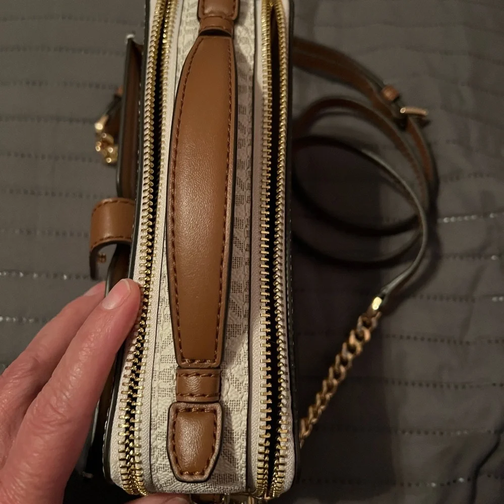 Michael Kors crossbody - Picture 2 of 7